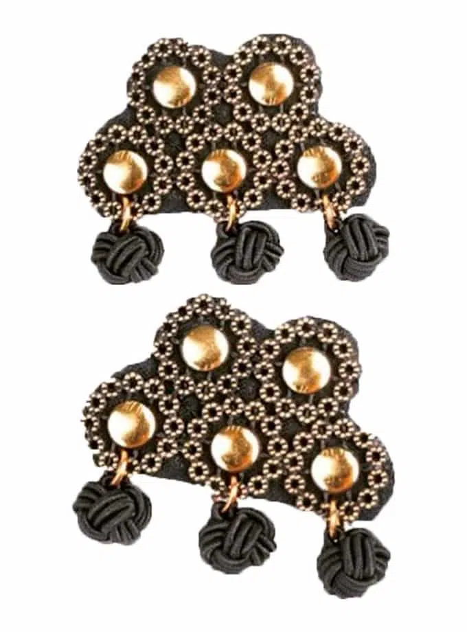 Alamar Spanish gold black ball earrings