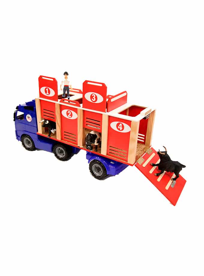 Toy bull transport truck with 4 doors
