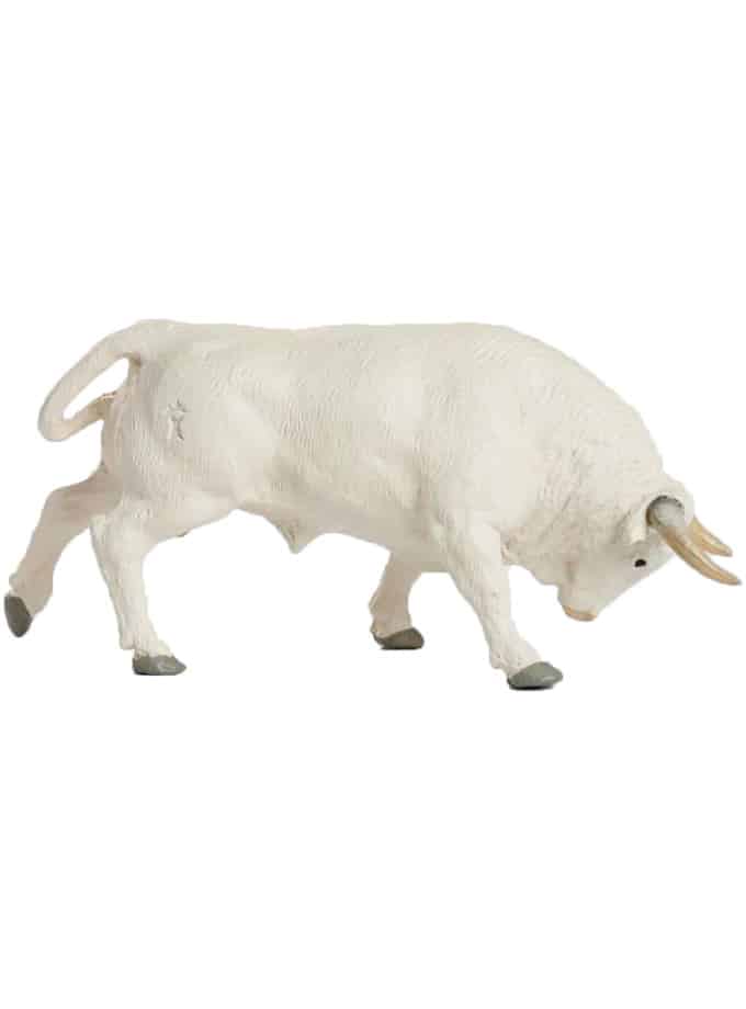 toro embistiendo blanco meskebous