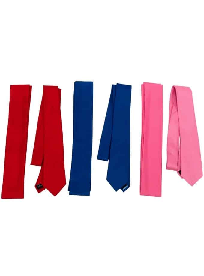 Fajines y corbatines de distintos colores (rojo, azul y rosa)