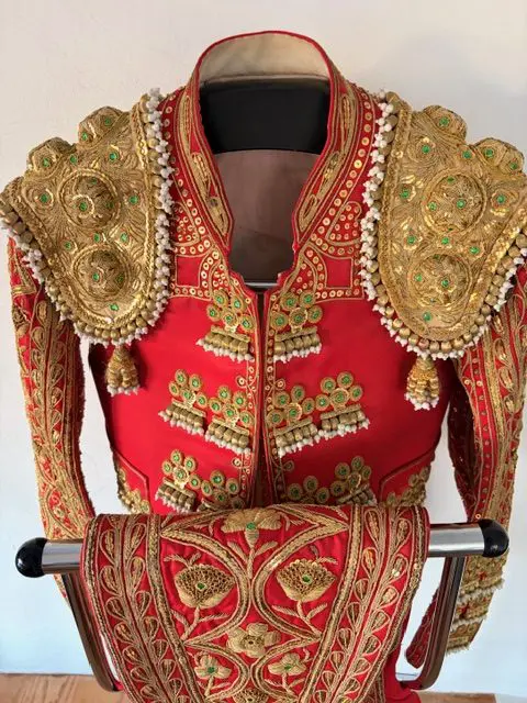 Traje de Luces Rojo y Oro