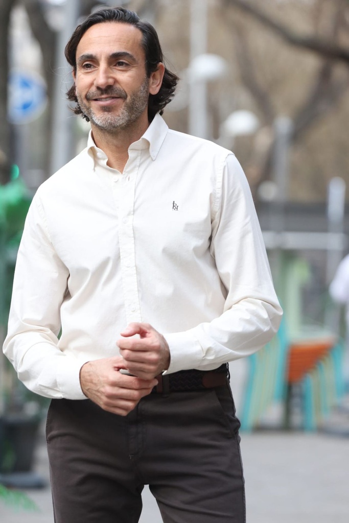 Camisa de algodón con logo bordado RqueR - Imagen 4